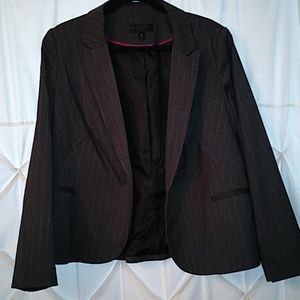 Two-piece women's suit set